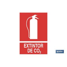 SEÑAL LUMINISCENTE 297X210MM. EXTINTOR CO2. EL DISEÑO DE LA SEÑAL PUEDE VARIAR, PERO EN NINGÚN CASO SE VARIARÁ EL S