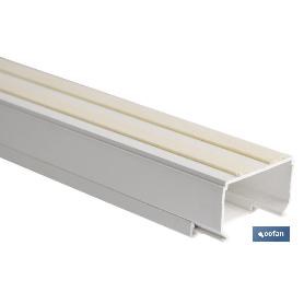 Minicanal recto adhesivo 2m 25x25 venta unitaria MINICANAL RECTO ADHESIVO 2M 25X25 VENTA UNITARIA